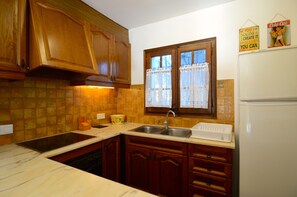 Fridge, microwave, oven, coffee/tea maker