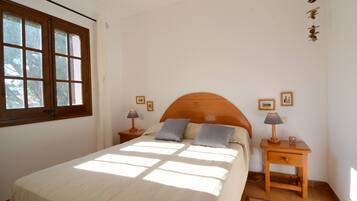 3 chambres, fer et planche Ă repasser, draps fournis