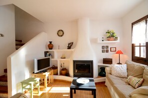 TV, fireplace - MAS D'EN GOU 3 (Pals)