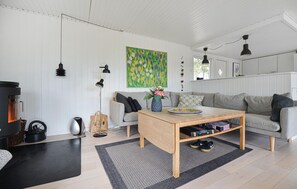 Interior - Gorgeous home in Ebeltoft with kitchen (Ebeltoft)