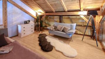 2 bedrooms, in-room safe, iron/ironing board, travel cot