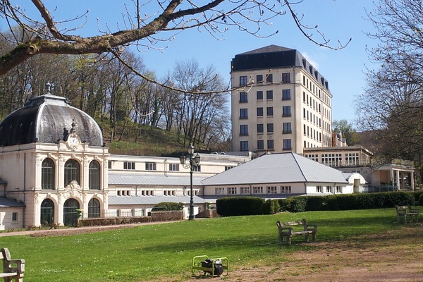 à 300 m. de notre établissement: La station thermale de Saint-Honor-Les-Bains