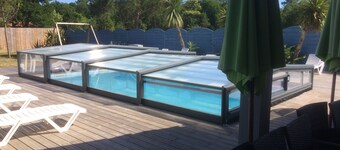 スーラック/シーハウス16人の近く、屋内温水プール28°、ジャグジー、サウナ