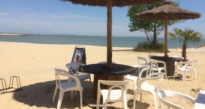 Near Soulac-sur-Mer, 6-bedroom villa with heated indoor pool, jacuzzi, and sauna