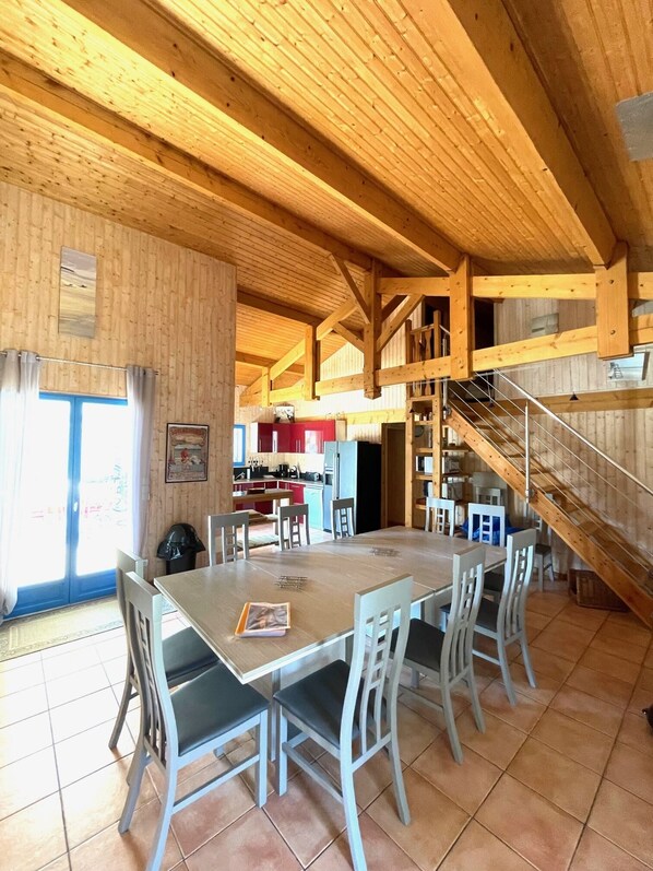 Dining - Near Soulac-sur-Mer, 6-bedroom villa with heated indoor pool, jacuzzi, and sauna (Grayan-Et-L'hôpital)