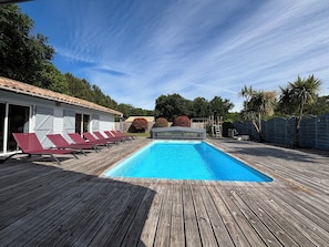Indoor pool, outdoor pool - Near Soulac-sur-Mer, 6-bedroom villa with heated indoor pool, jacuzzi, and sauna (Grayan-Et-L'hôpital)