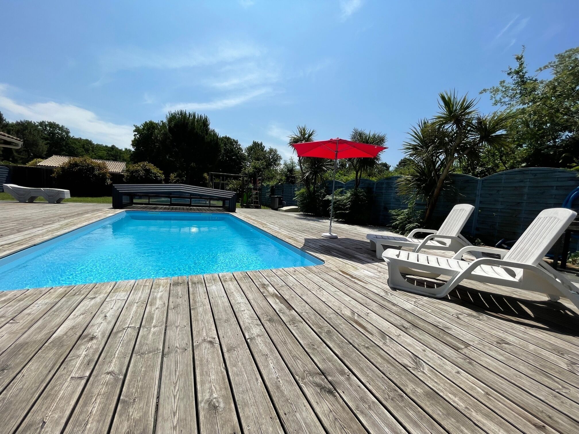 Piscine couverte, piscine extérieure