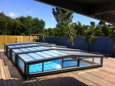 Near Soulac-sur-Mer, 6-bedroom villa with heated indoor pool, jacuzzi, and sauna