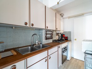 Microwave, oven, stovetop, coffee/tea maker - "Downtown Arcachon - T2 Apt w/ Balcony, Parking, Steps to Beach, Shops & Train" (Arcachon)