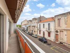 Property grounds - "Downtown Arcachon - T2 Apt w/ Balcony, Parking, Steps to Beach, Shops & Train" (Arcachon)