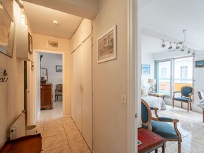 Interior - "Downtown Arcachon - T2 Apt w/ Balcony, Parking, Steps to Beach, Shops & Train" (Arcachon)