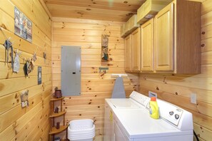 Laundry - AMAZING VIEWS - OVER THE TOP AMENITIES - LUXURY PENTHOUSE SUITE - GOLF COURSE! (Gatlinburg)