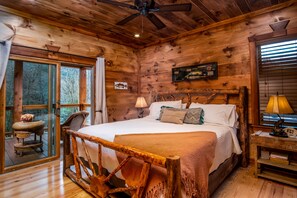 3 bedrooms, iron/ironing board, free WiFi, bed sheets - Amazing Luxury Getaway ~ 100 Feet on the Toccoa River ~ Hot Tub ~ Great Fishing (BLUE RIDGE)