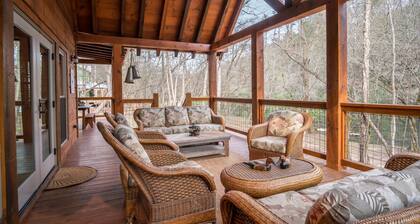 Amazing Luxury Getaway ~ 100 Feet on the Toccoa River ~ Hot Tub ~ Great Fishing
