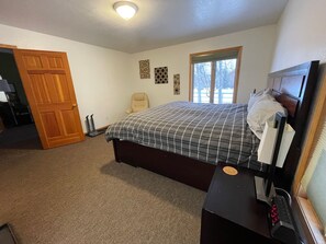 1 slaapkamer, een strijkplank/strijkijzer, gratis wifi, beddengoed