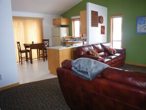 Een smart-tv, een dvd-speler, boeken en een filmbibliotheek