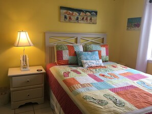 1 dormitorio, tabla de planchar con plancha, wifi y ropa de cama