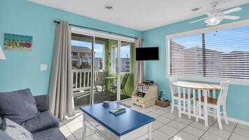 Téléviseur connecté, lecteur de DVD, sélection de films