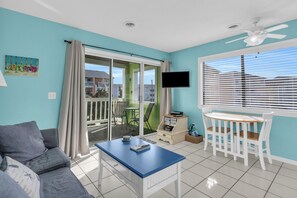 Smart TV, DVD player, video library - Renovated, 1 BR 1.5 Bath Condo steps from the Ocean (Carolina Beach)