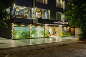 Exterior - Hotel Nalanda (Ahmedabad)