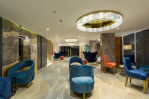 Lobby sitting area - Hotel Nalanda (Ahmedabad)