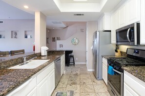 Oven, stovetop, mixer, ice maker - Prime Downtown Location, Walk to the Beach! Home Away from Home! (Pismo Beach)
