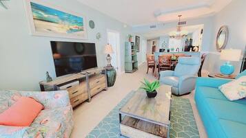 Älytelevisio, DVD-soitin, pöytäjalkapallopöytä, pöytätennispöytä