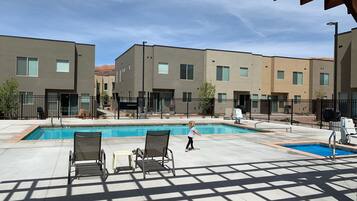 Piscine extérieure, piscine chauffée