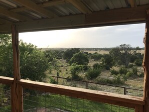 Property grounds - New lower rates. Great reviews   Elevated deck, Pet friendly, Romantic scenic (Fredericksburg)