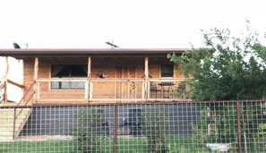 Exterior - New lower rates. Great reviews   Elevated deck, Pet friendly, Romantic scenic (Fredericksburg)