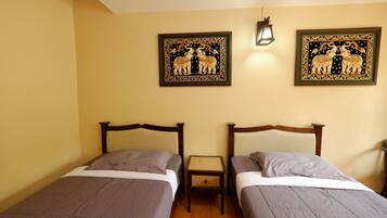 Standard Twin Room | Desk, free WiFi, bed sheets