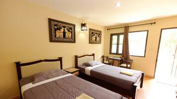 スタンダード ツインルーム | デスク、WiFi (無料)、ベッドシーツ