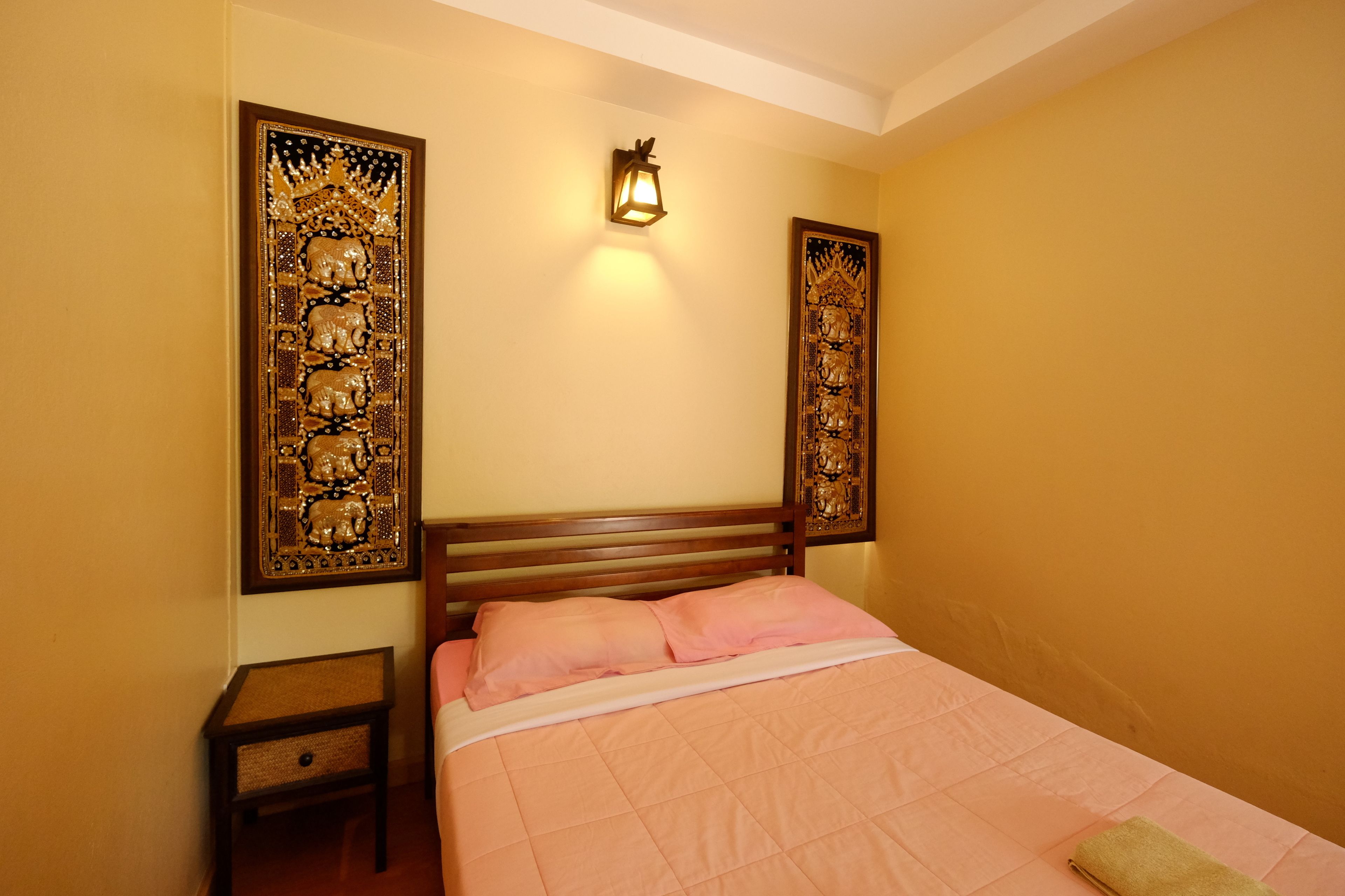 standard double room | desk, free wifi, bed sheets