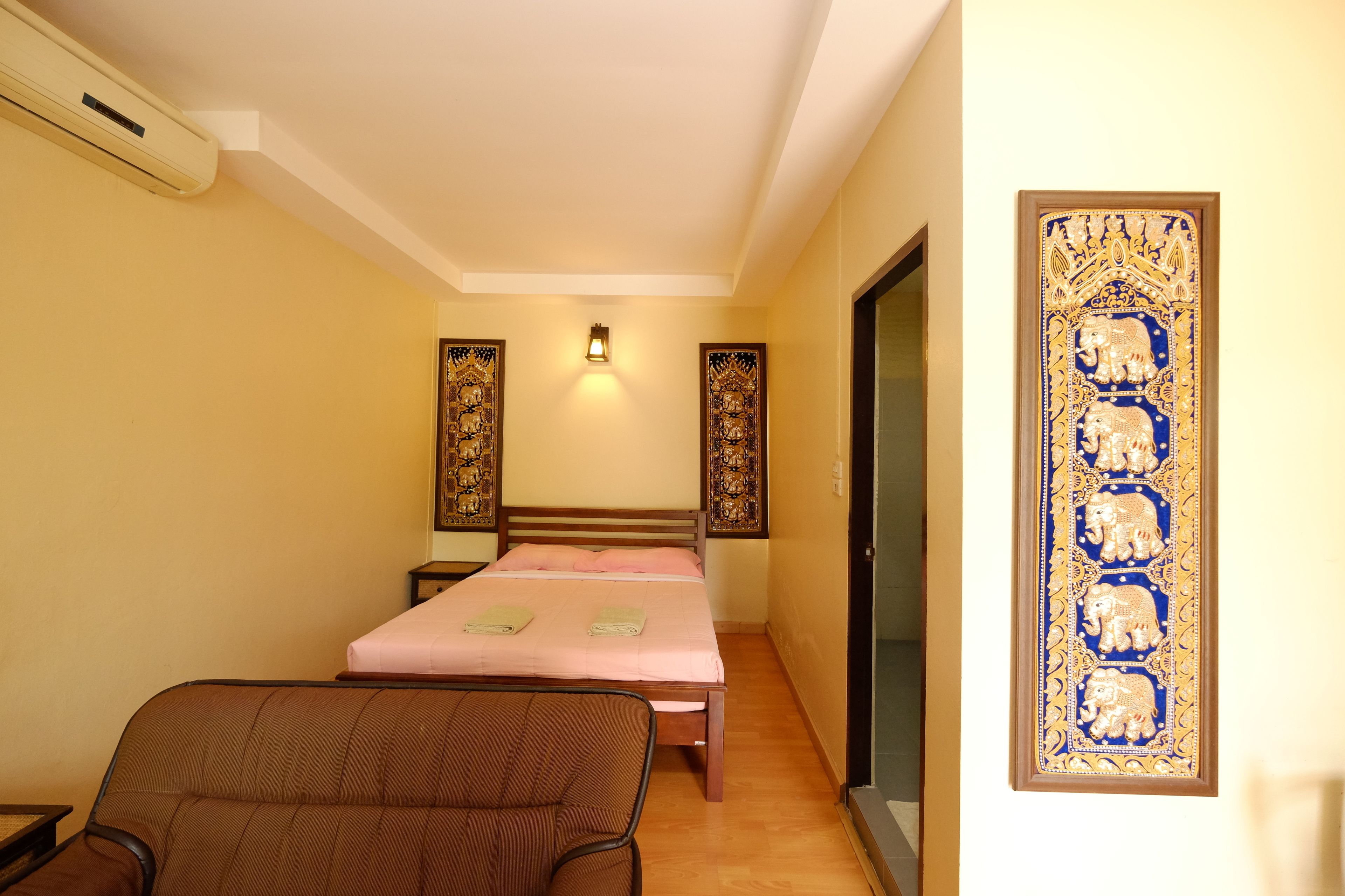 standard double room | desk, free wifi, bed sheets