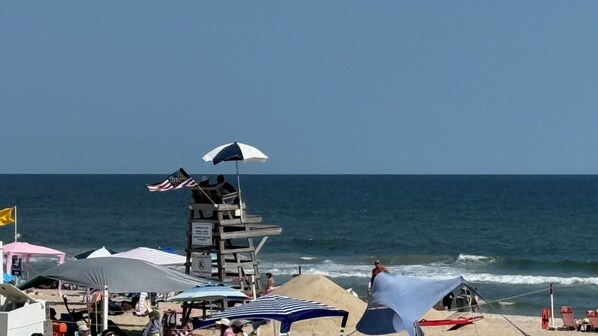 Beach nearby, sun loungers, beach towels