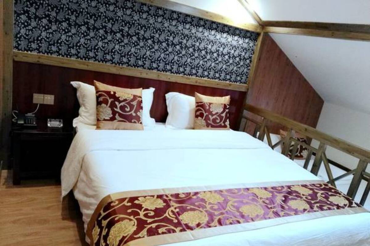 Kamar Double Standar | Meja kerja, tirai kedap cahaya, dan Wi-Fi gratis