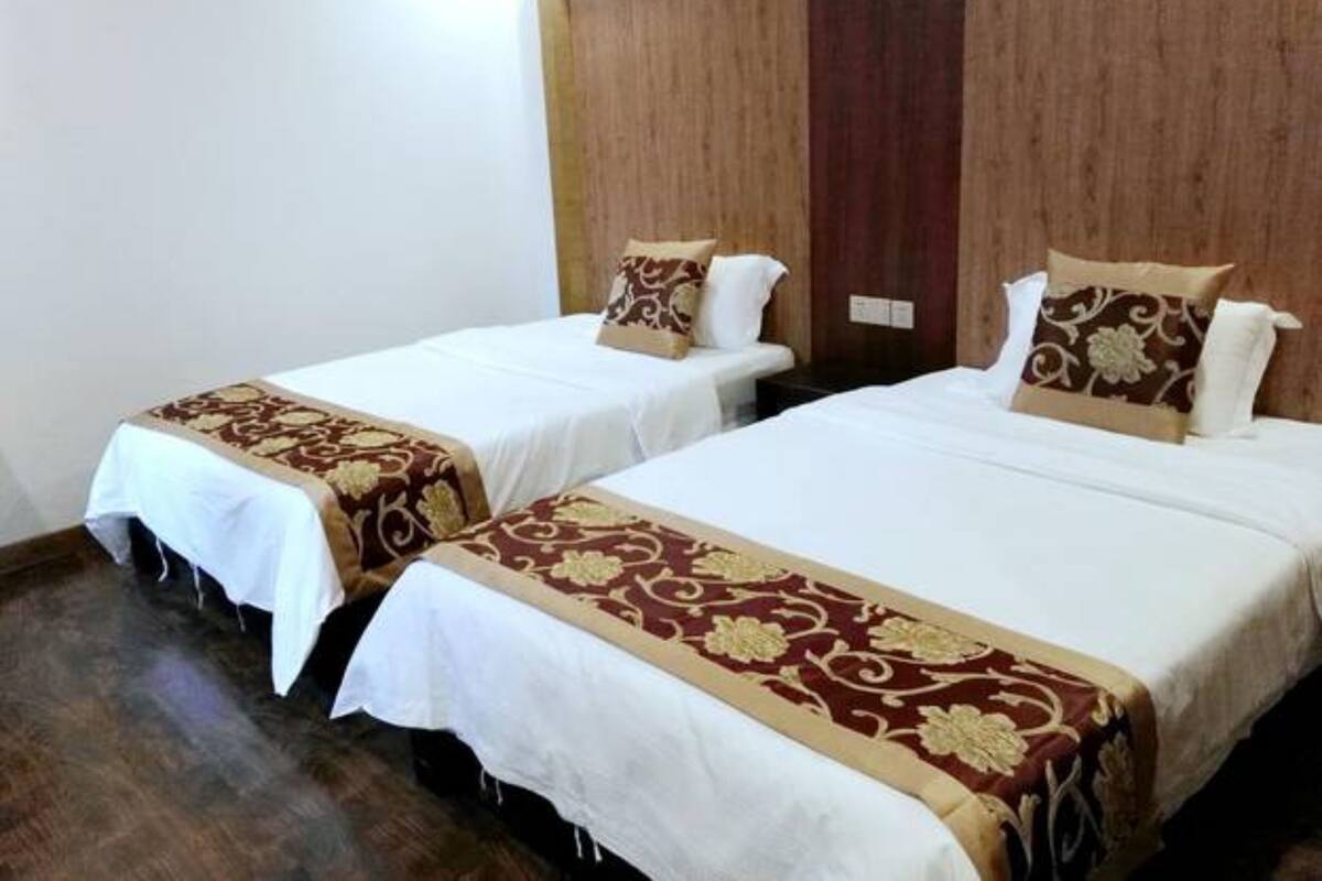 Kamar Twin Standar | Meja kerja, tirai kedap cahaya, dan Wi-Fi gratis