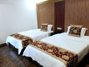 Escritorio, cortinas blackout y wifi gratis