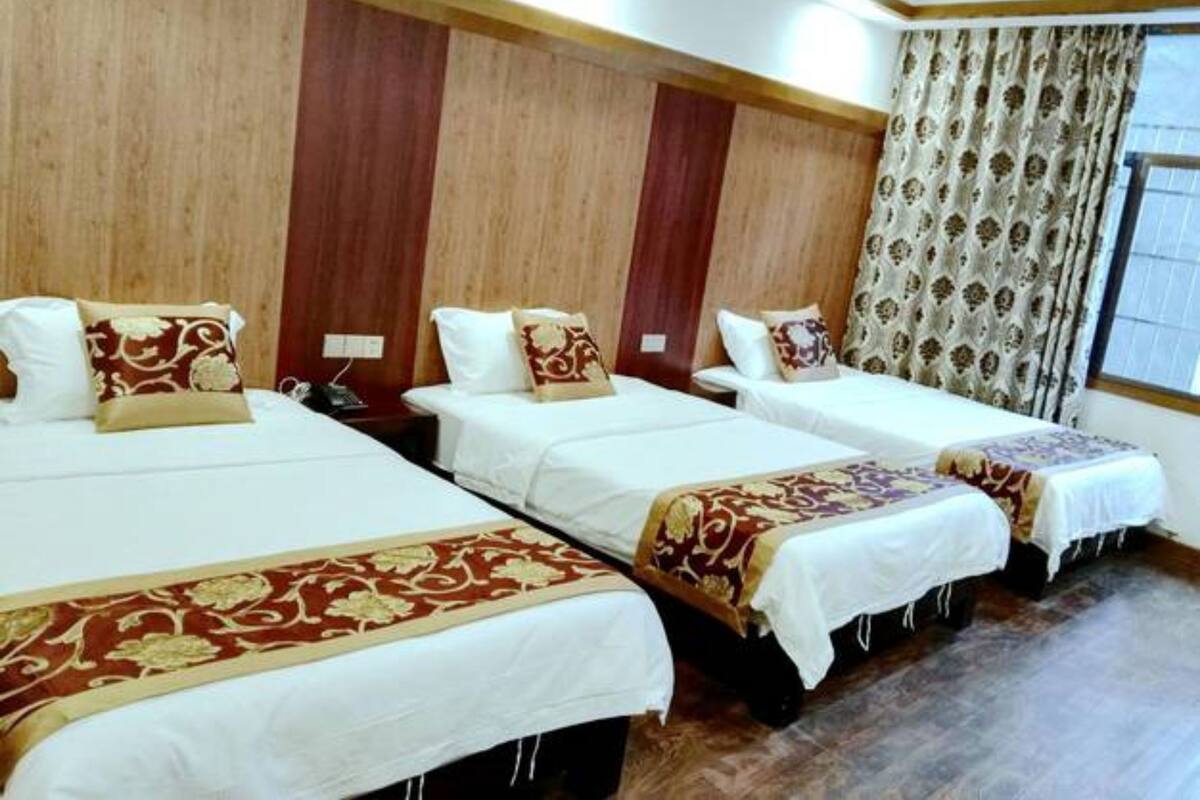 Kamar Triple | Meja kerja, tirai kedap cahaya, dan Wi-Fi gratis