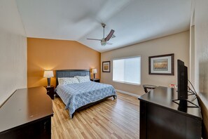 3 室のベッドルーム、アイロン / アイロン台、WiFi (無料)、ベッドシーツ