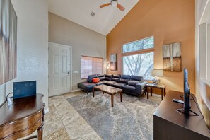 スマートテレビ、DVD プレーヤー、書庫、ステレオ