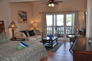 Una Smart TV, un reproductor estéreo