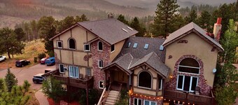 Majestic Lodge only 22 miles from the base of Pike's Peak