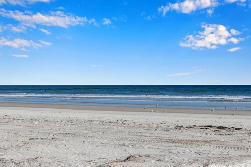 View, Comfortable, Clean, Cheap FALL Specials! 595 Wk with Longer Stay Discounts