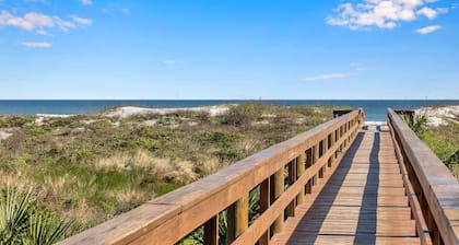View, Comfortable, Clean, Convenient with Great View! We have summer week open!