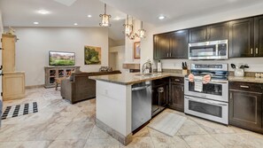 Refrigerador, microondas, horno y parrilla de estufa 