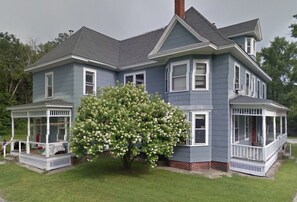 Exterior - Affordable Spacious Fully Equipped Studio in Vermont minutes from White Mountain (Newbury)