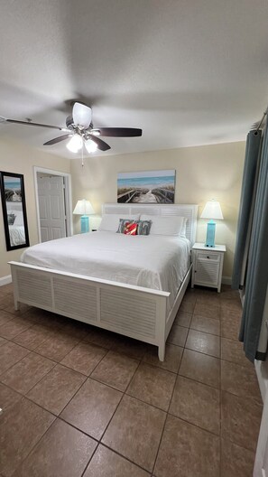 1 bedroom, iron/ironing board, WiFi, bed sheets - Luxury Beachfront Unit, Sleeps 6, Walk to Pier Park, Snowbirds Welcome! (Panama City Beach)