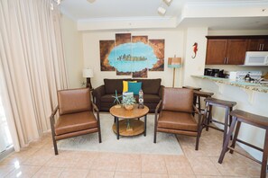 Smart TV, DVD player - Luxury Beachfront Unit, Sleeps 6, Walk to Pier Park, Snowbirds Welcome! (Panama City Beach)