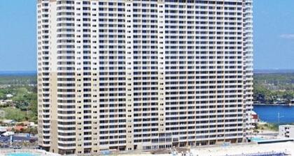 Luxus Beachfront Unit, 6 Personen, zu Fuß zum Pier Park, Snowbirds Willkommen!